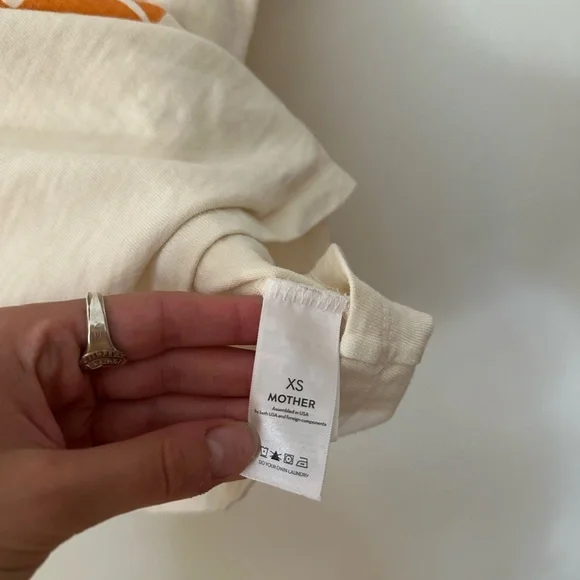 MOTHER Cream Tee with Orange Graphic - Picture 4 of 5